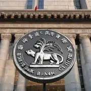 中国央行目前是如何调整基准利率以应对当前经济形势下的货币政策调控需求的？