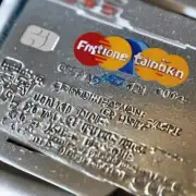 当我在网上购买商品后选择以信用卡借记卡的方式付费时是否有任何特殊提示告诉我这是否是通过银联系统完成的？如果没有那这可能意味着什么？